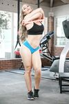 Fit white female Nicole Aniston strips to do her workout in the nude