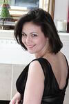 Chubby mom Penny Prite reveals tiny tits and bald cunt in solo girl spread