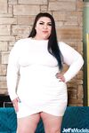 SSBBW Bella Bendz showcases her shaved pussy after peeling off a tight dress