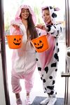 Teens Vanna Bardot & Gia Derza share a dong in a trick-or-treat threesome