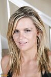 Dirty blonde Lisa Neils unleashes her great tits during nude modeling debut