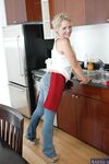 Hot mom Kelly Leigh having anal & vaginal sex with her toy boy after a licking
