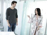 Kendra Spade nudes and invites man to the shower to surprise with tenderness