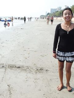 Thai first timer bangs a Farang without protection after a beach meetup