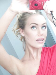 Ravishing blonde babe Nicole Aniston uncovering her gorgeous body