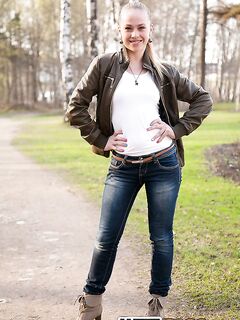 Cute college girl Hanna has her first gangbang experience with guy friends