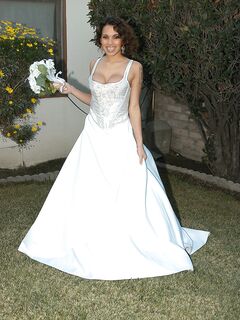 Latina bride Renae Cruz hikes her wedding dress to masturbate on the lawn