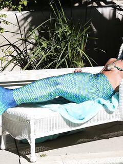 Mermaid Adriana Chechik vaunts bubble butt with huge insert & gets anal bang
